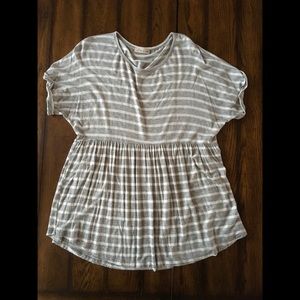 Tea & Rose Peplum Tee Sz. L